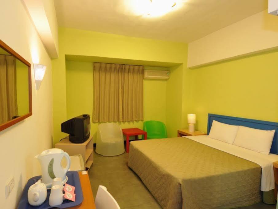Hwa Hong Hotel Каосюн Екстериор снимка